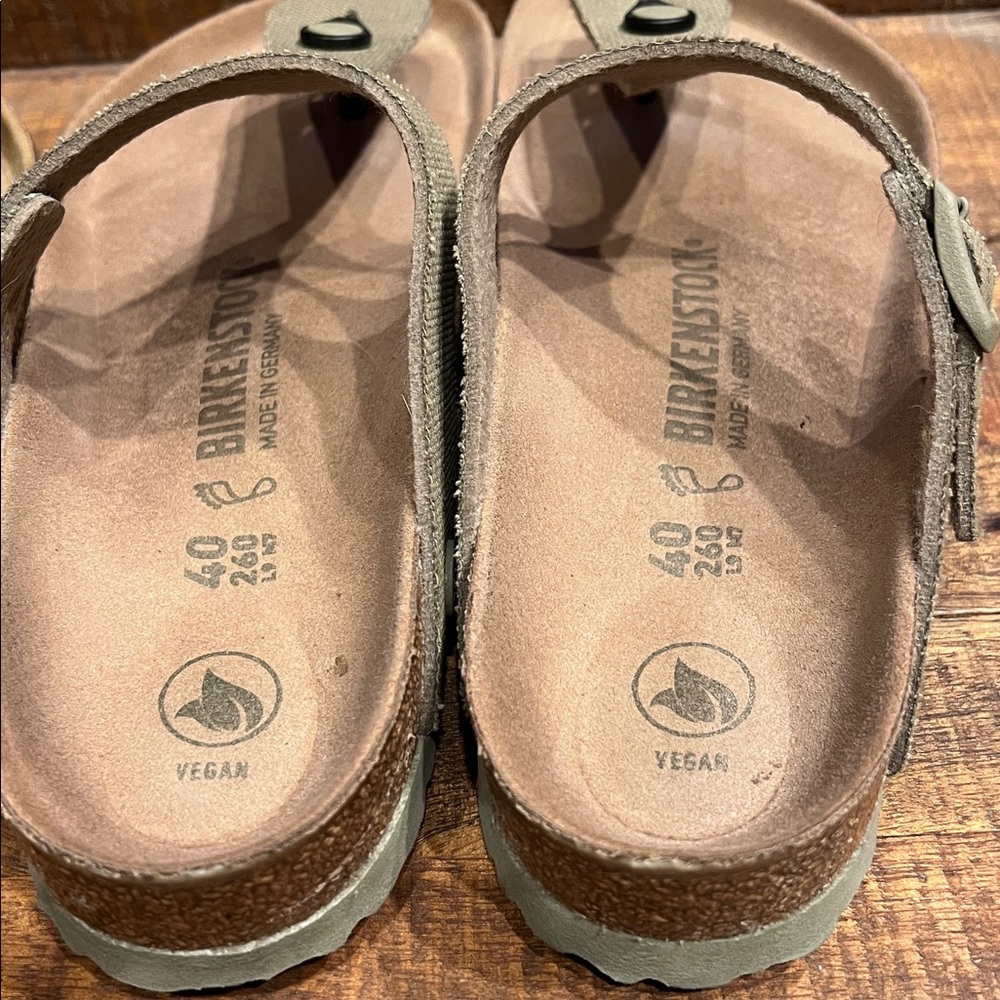 (2) Pairs of Birkenstock Gizeh 40 / 9 - Picture 7 of 10
